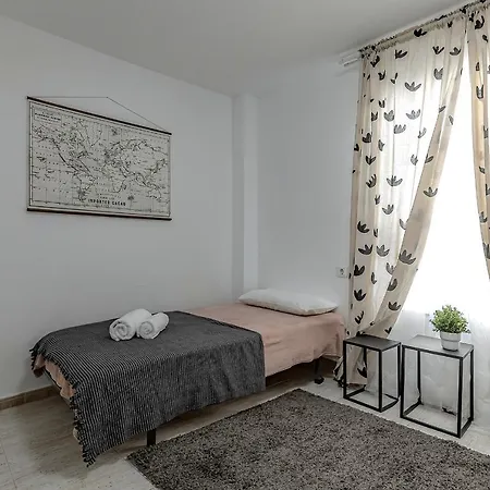 Ocean View 2bdr. Triplex * 칼라오살바헤