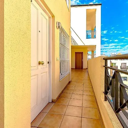 Ocean View 2bdr. Triplex 칼라오살바헤