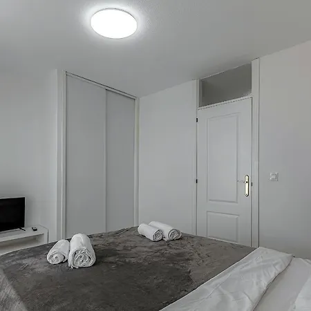 Ocean View 2bdr. Triplex 아파트